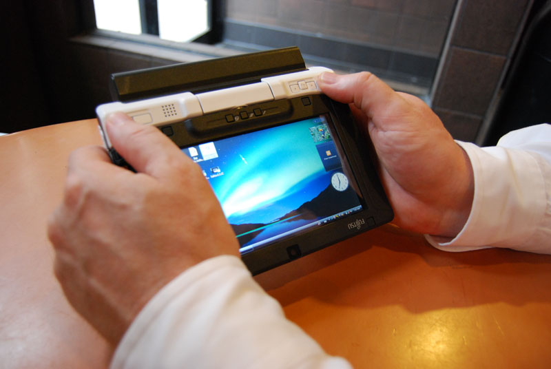 Illustration for article titled Hands On With Fujitsu's $999 LifeBook U810 UMPC
